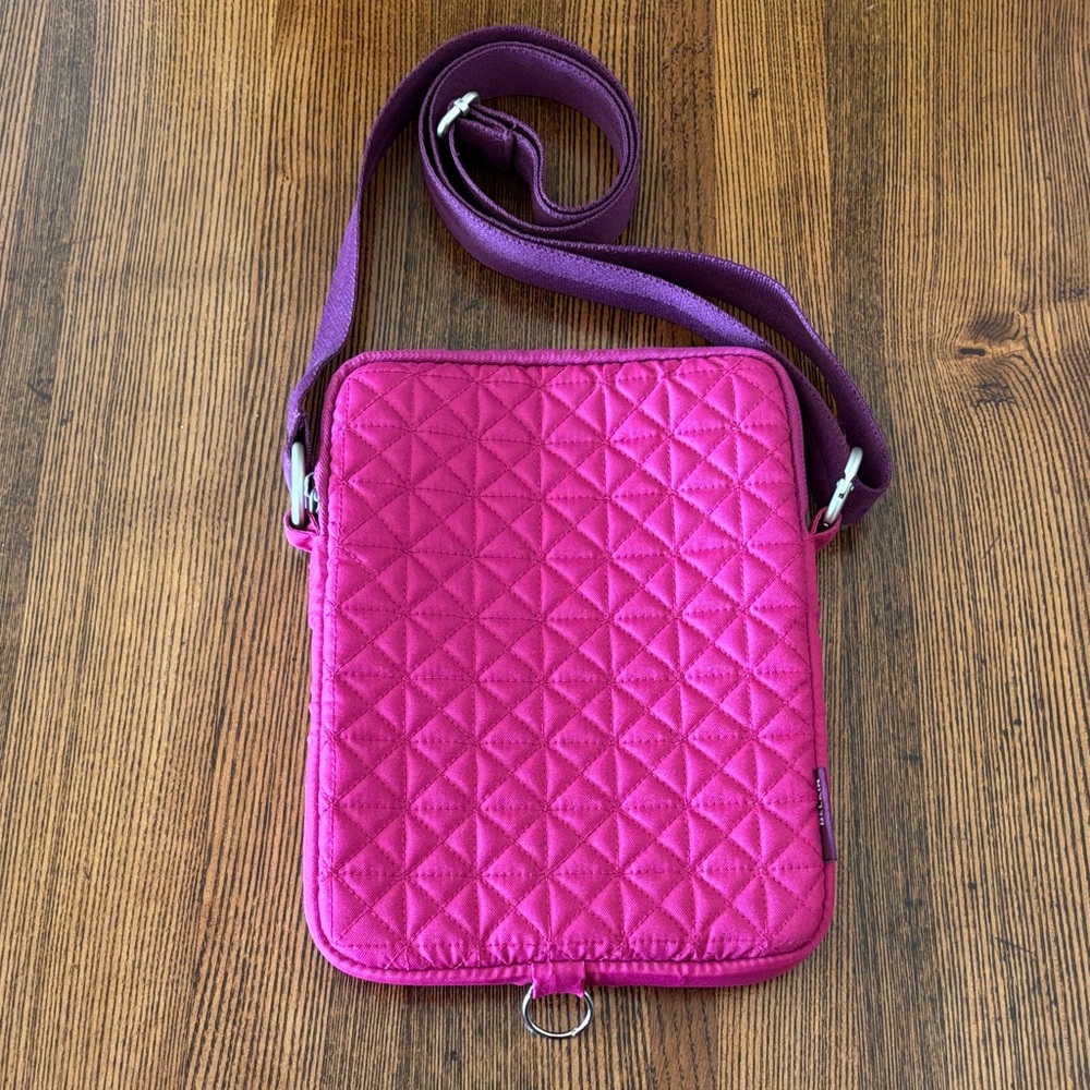 Belkin Quilted Tablet Crossbody Bag Tablet Carrier with Adjustable Strap